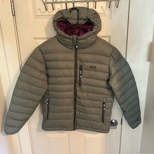 Stio - Men’s Hometown Down Hooded Jacket, Color Canyon Rock